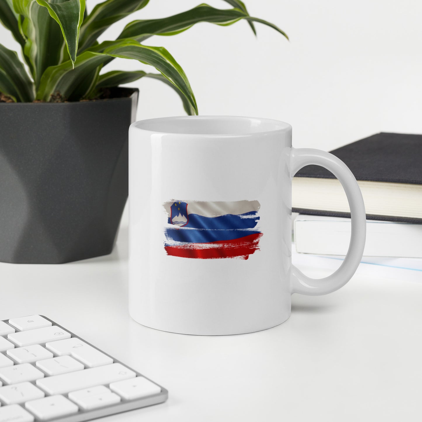Skodelica bela - SLOVENSKA ZASTAVA
